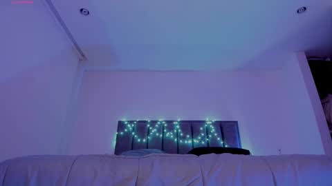 Snapshot of alisson_rocker chatting on November 8, 2:01 am online show from November 8, 2:01 am