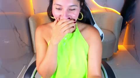 Snapshot of alisson_tx_ chatting on April 7, 8:20 pm alisson_tx_ online show from April 7, 8:20 pm