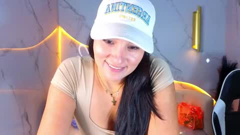 Snapshot of alisson_tx_ chatting on April 20, 7:48 pm alisson_tx_ online show from April 20, 7:48 pm