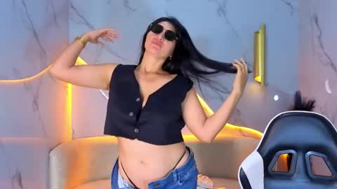 Snapshot of alisson_tx_ chatting on April 21, 7:50 pm alisson_tx_ online show from April 21, 7:50 pm