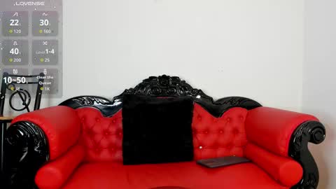 Alisson Domit  online show from November 5, 2:50 pm