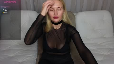 alisssarose online show from December 3, 4:28 pm