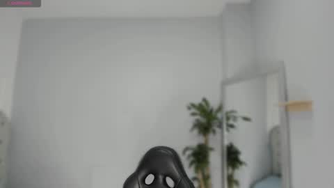 alix_18 online show from September 14, 11:09 am