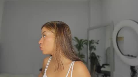 alix_18 online show from September 19, 11:11 am