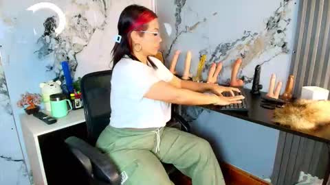 Alix online show from February 8, 9:51 pm