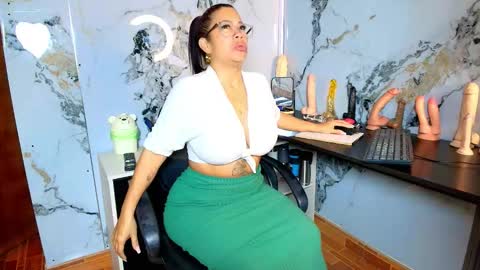 Snapshot of alixlong chatting on February 28, 1:28 am Alix online show from February 28, 1:28 am