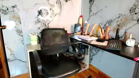 Snapshot of alixlong chatting on March 13, 1:23 am Alix online show from March 13, 1:23 am