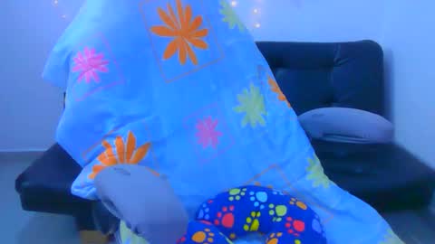 alixxe_ online show from December 15, 2:32 pm