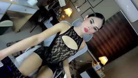 Snapshot of aliyah_bucks chatting on January 15, 3:33 am hello your lovely ALIYAH online show from January 15, 3:33 am