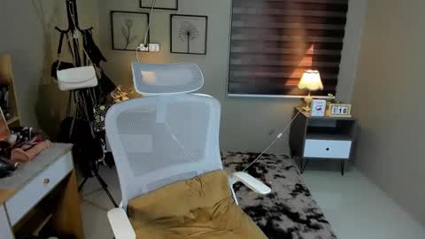 Snapshot of aliyah_bucks chatting on January 27, 5:58 am hello your lovely ALIYAH online show from January 27, 5:58 am