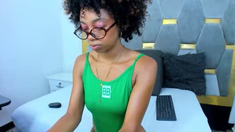 Snapshot of aliyahbrowns chatting on February 23, 7:33 pm Aliyah... online show from February 23, 7:33 pm