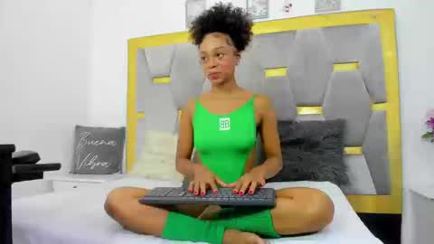 Snapshot of aliyahbrowns chatting on March 21, 3:15 pm Aliyah... online show from March 21, 3:15 pm