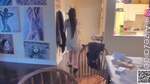 Alize Zaide online show from January 2, 7:29 pm