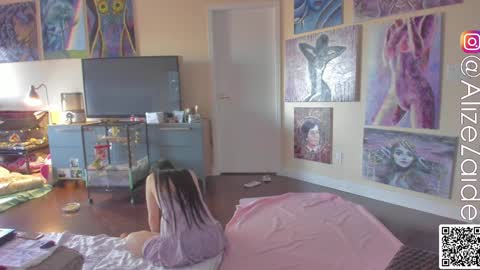 Alize Zaide online show from January 17, 6:33 pm