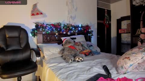 Andrea..... online show from December 23, 12:14 am