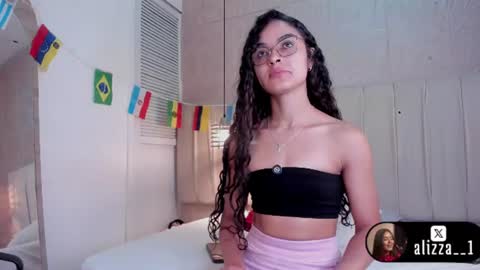 Snapshot of alizza_ chatting on June 19, 11:58 am alizza_ online show from June 19, 11:58 am