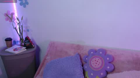 Lola online show from December 29, 9:30 pm