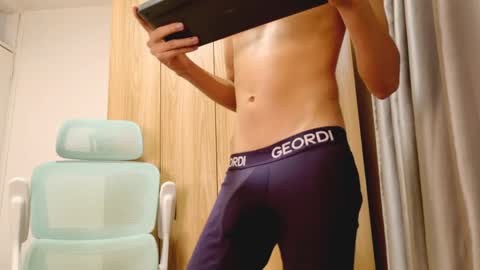 Snapshot of allangil chatting on March 31, 6:19 pm Allan online show from March 31, 6:19 pm