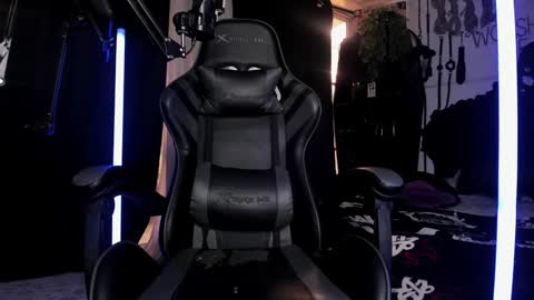 Snapshot of allanhurtss chatting on December 15, 4:04 pm online show from December 15, 4:04 pm