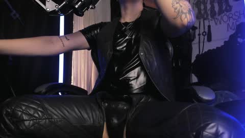 Snapshot of allanhurtss chatting on December 26, 9:15 pm online show from December 26, 9:15 pm