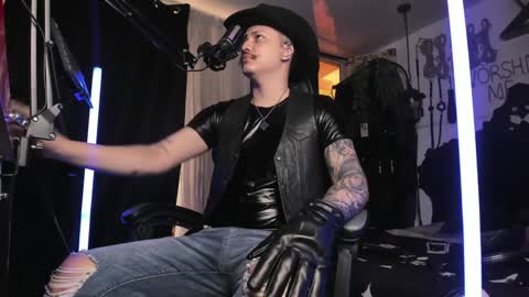 Snapshot of allanhurtss chatting on December 27, 3:59 pm online show from December 27, 3:59 pm