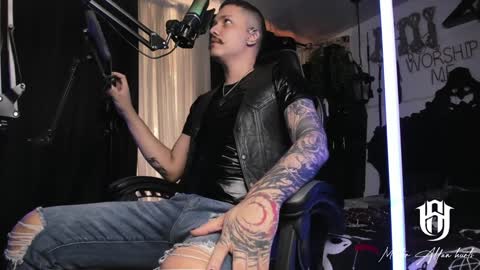 Snapshot of allanhurtss chatting on January 13, 7:10 pm online show from January 13, 7:10 pm