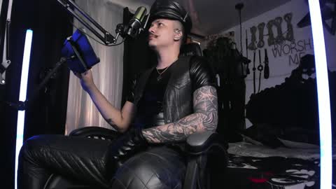 Snapshot of allanhurtss chatting on January 15, 10:02 pm online show from January 15, 10:02 pm