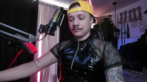 Snapshot of allanhurtss chatting on January 19, 6:43 pm online show from January 19, 6:43 pm