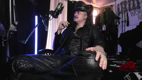 Snapshot of allanhurtss chatting on February 14, 6:40 pm online show from February 14, 6:40 pm