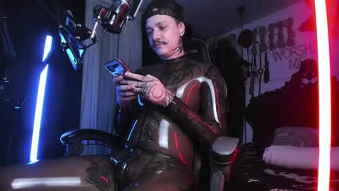 Snapshot of allanhurtss chatting on March 10, 1:01 am online show from March 10, 1:01 am