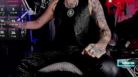 Snapshot of allanhurtss chatting on October 23, 11:57 pm online show from October 23, 11:57 pm