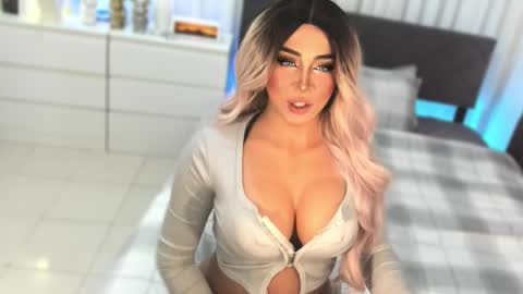 Miss Gia online show from November 23, 1:05 am