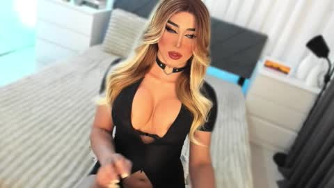 Snapshot of allareillusionxxx chatting on January 6, 1:26 pm Miss Gia online show from January 6, 1:26 pm