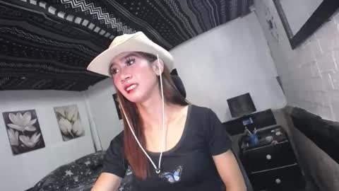 Snapshot of allday_mistress chatting on January 10, 12:12 am trina online show from January 10, 12:12 am