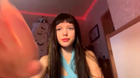 Snapshot of allegralenherr chatting on November 1, 9:33 am Lina online show from November 1, 9:33 am