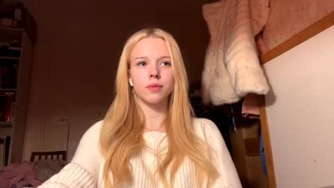 Snapshot of allegralenherr chatting on November 25, 6:13 am Lina online show from November 25, 6:13 am