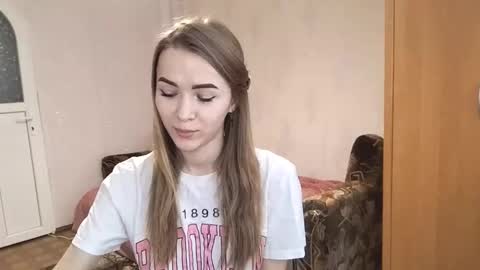 Snapshot of allegraschroeter chatting on November 21, 8:35 am Anna online show from November 21, 8:35 am