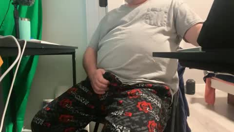 Allergictolove online show from January 4, 7:13 pm