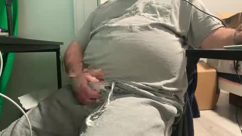 Allergictolove online show from January 12, 1:00 am