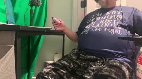 Allergictolove online show from January 25, 8:10 pm