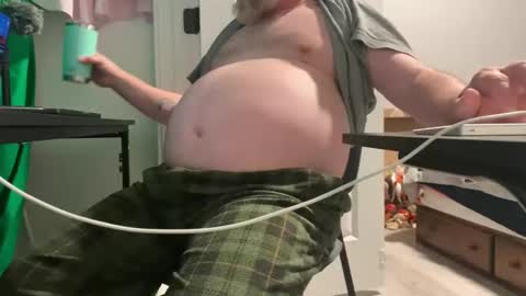 Allergictolove online show from November 25, 4:40 pm