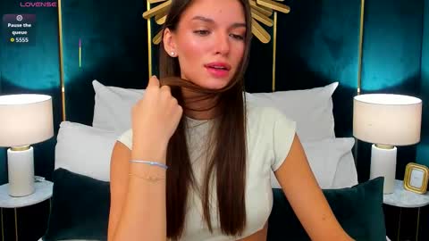 Lexi online show from October 4, 5:27 am