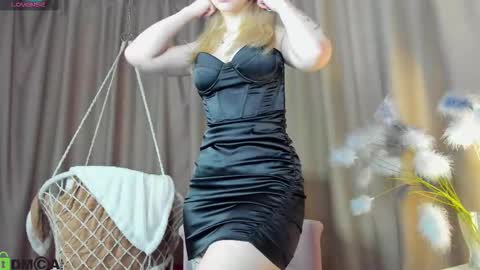 Snapshot of alli_aster chatting on March 22, 1:20 am alli_aster online show from March 22, 1:20 am