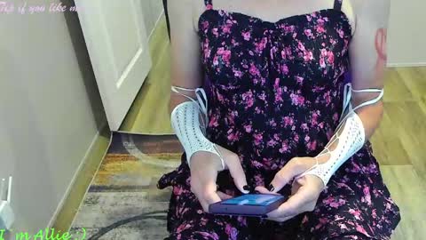 Snapshot of allie__kat chatting on April 11, 2:54 pm Allie online show from April 11, 2:54 pm