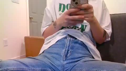 alliebearx online show from December 24, 2:21 am