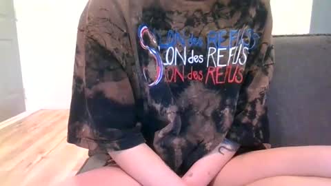 alliebearx online show from January 13, 9:31 pm
