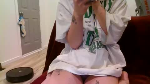 alliebearx online show from January 23, 8:15 am