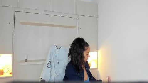 Snapshot of alliebennet chatting on March 5, 8:05 pm ALISON online show from March 5, 8:05 pm