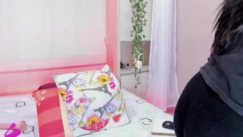 Snapshot of alliebennet chatting on March 23, 7:40 pm ALISON online show from March 23, 7:40 pm