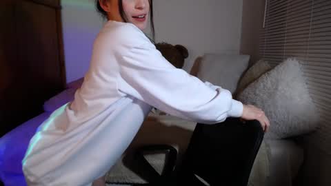 Allie  online show from December 5, 1:03 am